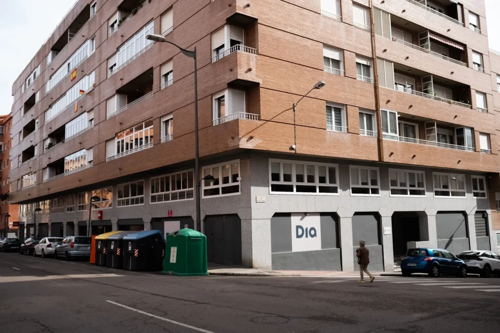 Local en subasta en Carlos Latorre esquina Candelaria Ruiz del Árbol.