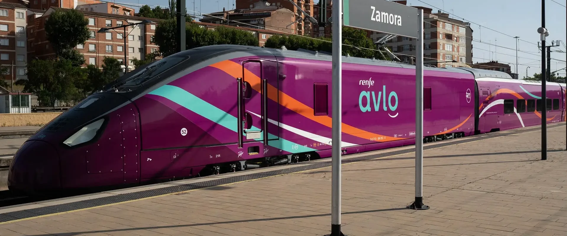 Tren Avlo en la estación de Zamora.