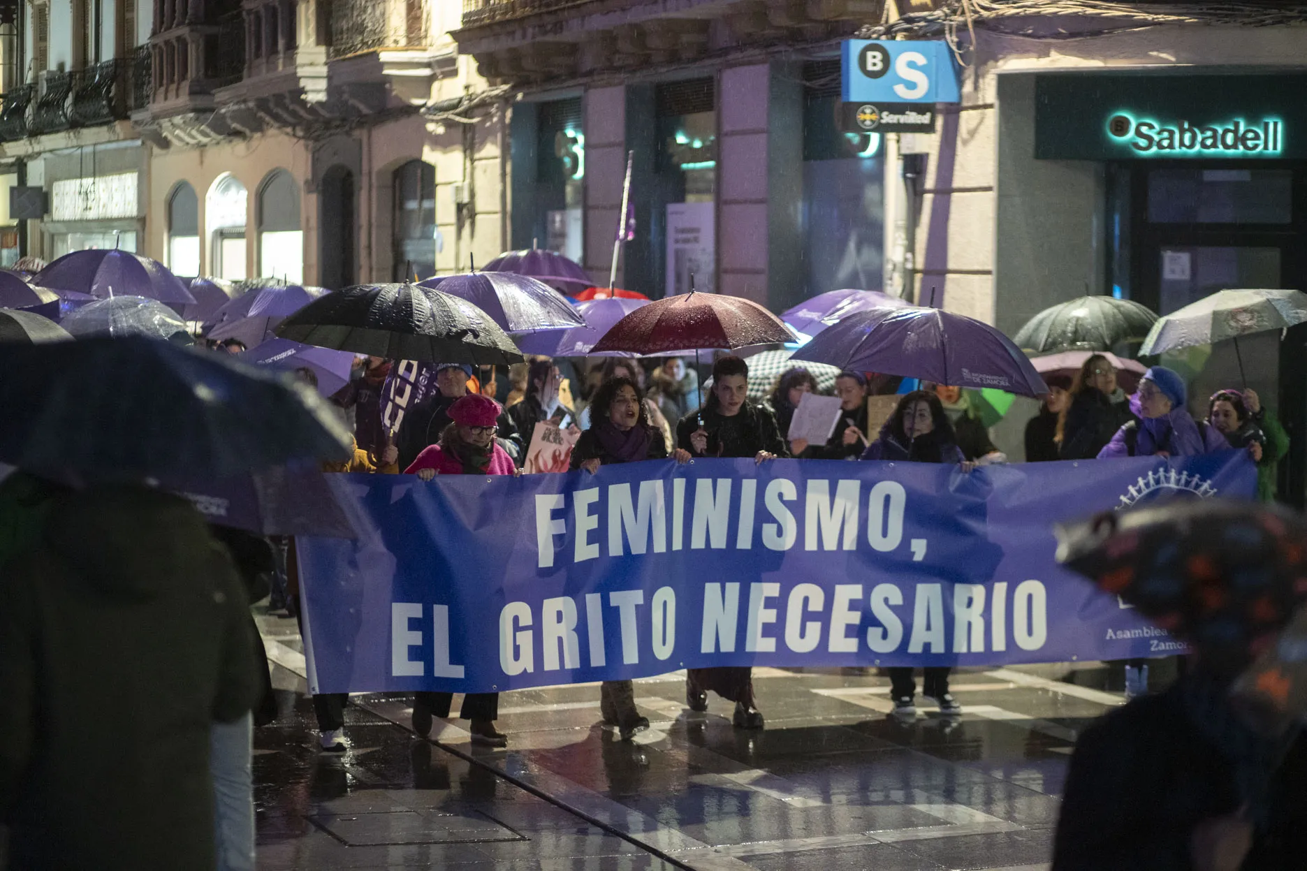 La manifestación a su paso por Santa Clara. Foto Emilio Fraile.