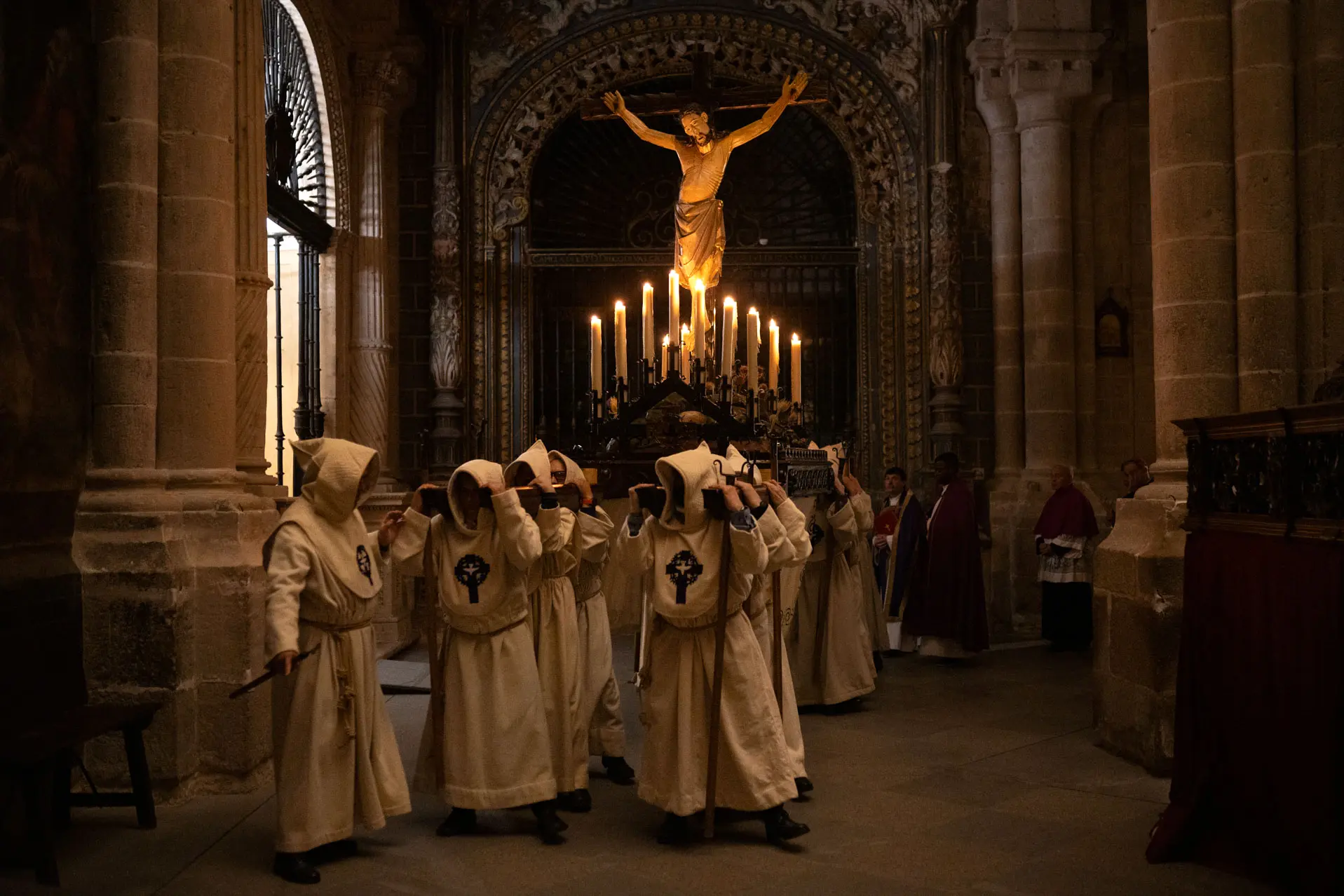 El Cristo del Espíritu Santo en el trascoro de la Catedral. Foto Emilio Fraile.