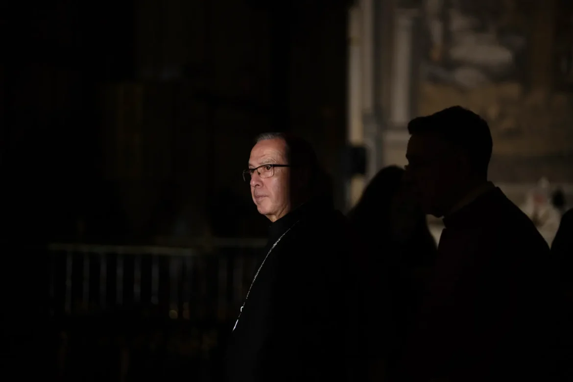 El obispo, Fernando Valera, en la Catedral. Foto Emilio Fraile.