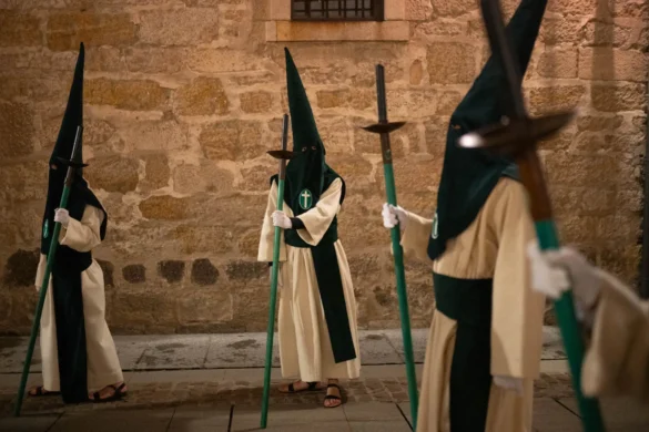 La procesión en la rúa de los Francos. Foto Emilio Fraile.