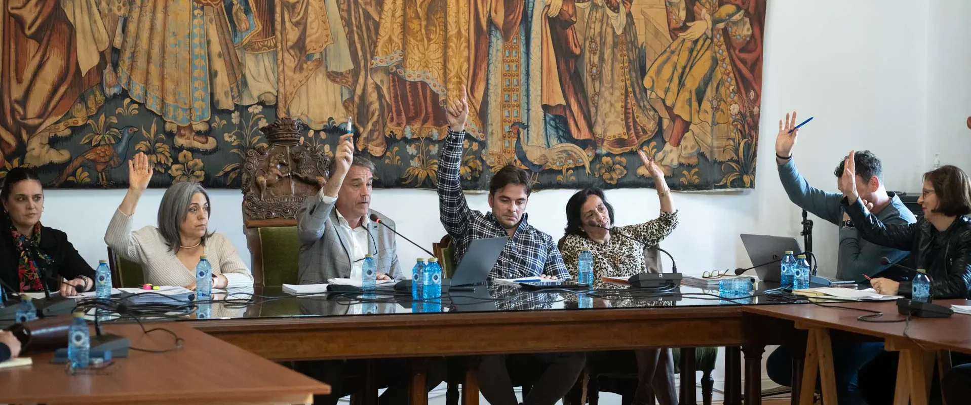 Votación de los presupuestos en el Pleno del Ayuntamiento de Toro. Foto Emilio Fraile.