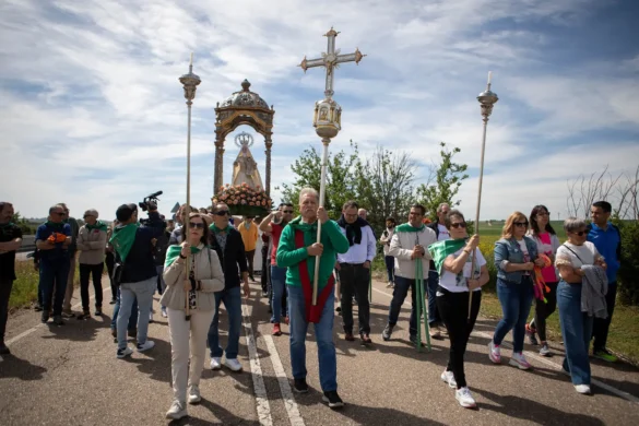 La Virgen, antes de su llegada a la ermita. Foto Lara Coello.