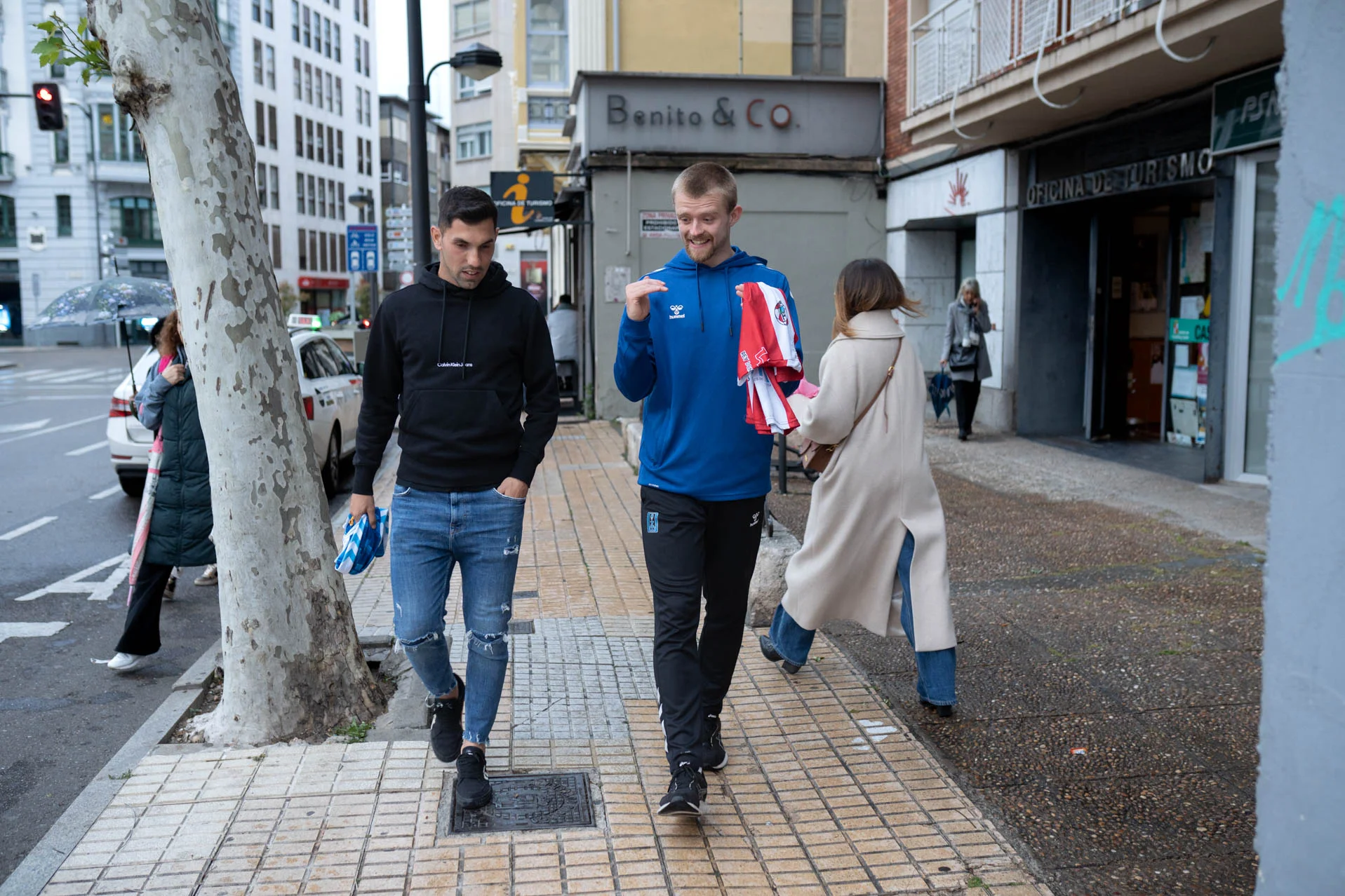 Ramos y Round por la avenida Príncipe de Asturias. Foto Emilio Fraile.