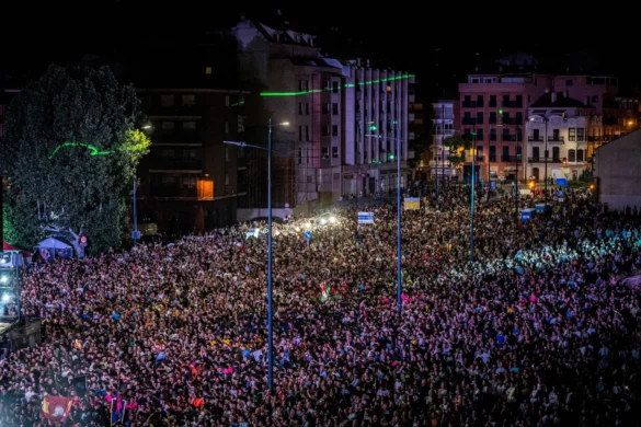 Plano general de la avenida de la Feria en el concierto de Panorama. Foto Emilio Fraile.