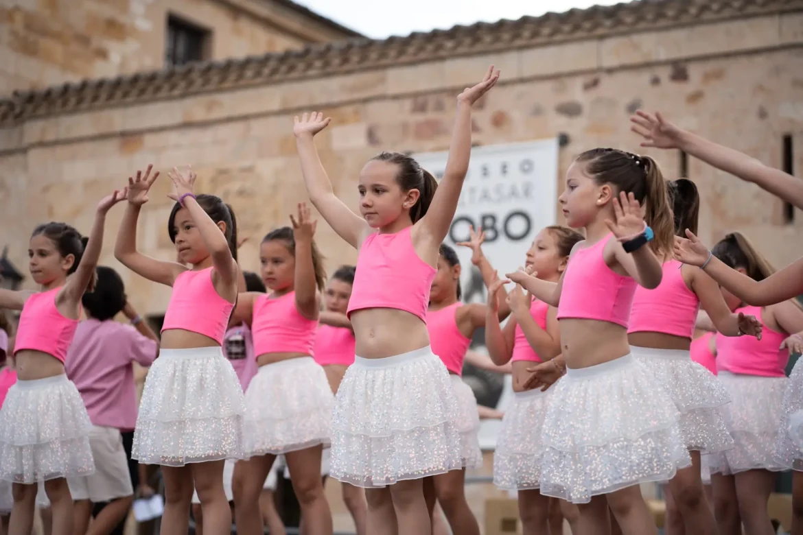 Actuación Escuela de Baile Escena.