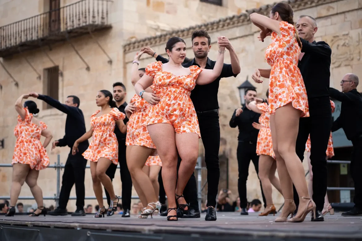 Actuación Escuela de Baile Escena.