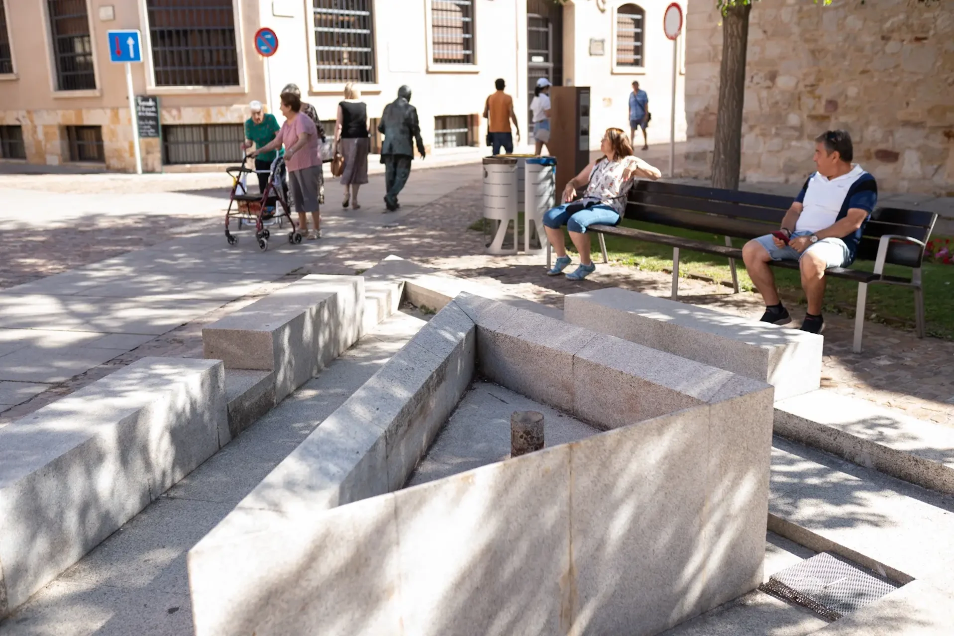 Fuente frente a la iglesia de San Ildefonso. Foto Emilio Fraile