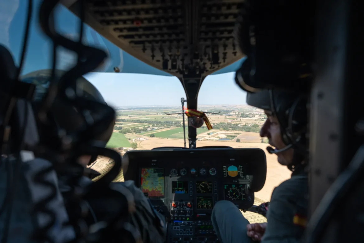 Vuelo del helicóptero de la Guardia Civil entre Toro y Zamora. Foto Emilio Fraile