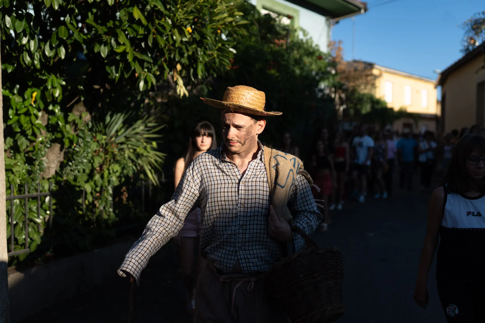 Javier Silva, participante en la mascarada. Foto Emilio Fraile