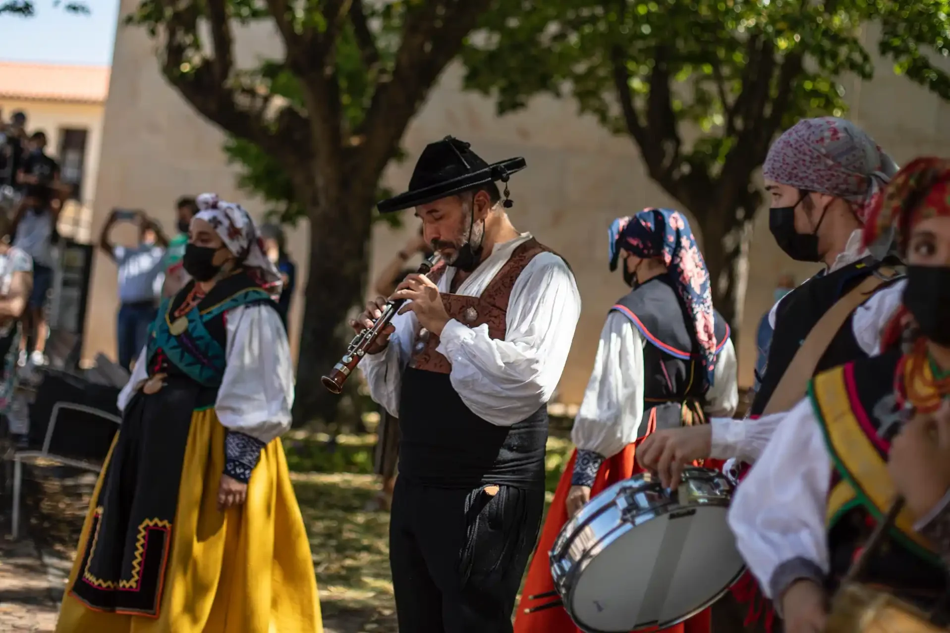 Antonio Martín, director de la AE Don Sancho, en una de las actividades del colectivo. Foto Emilio Fraile