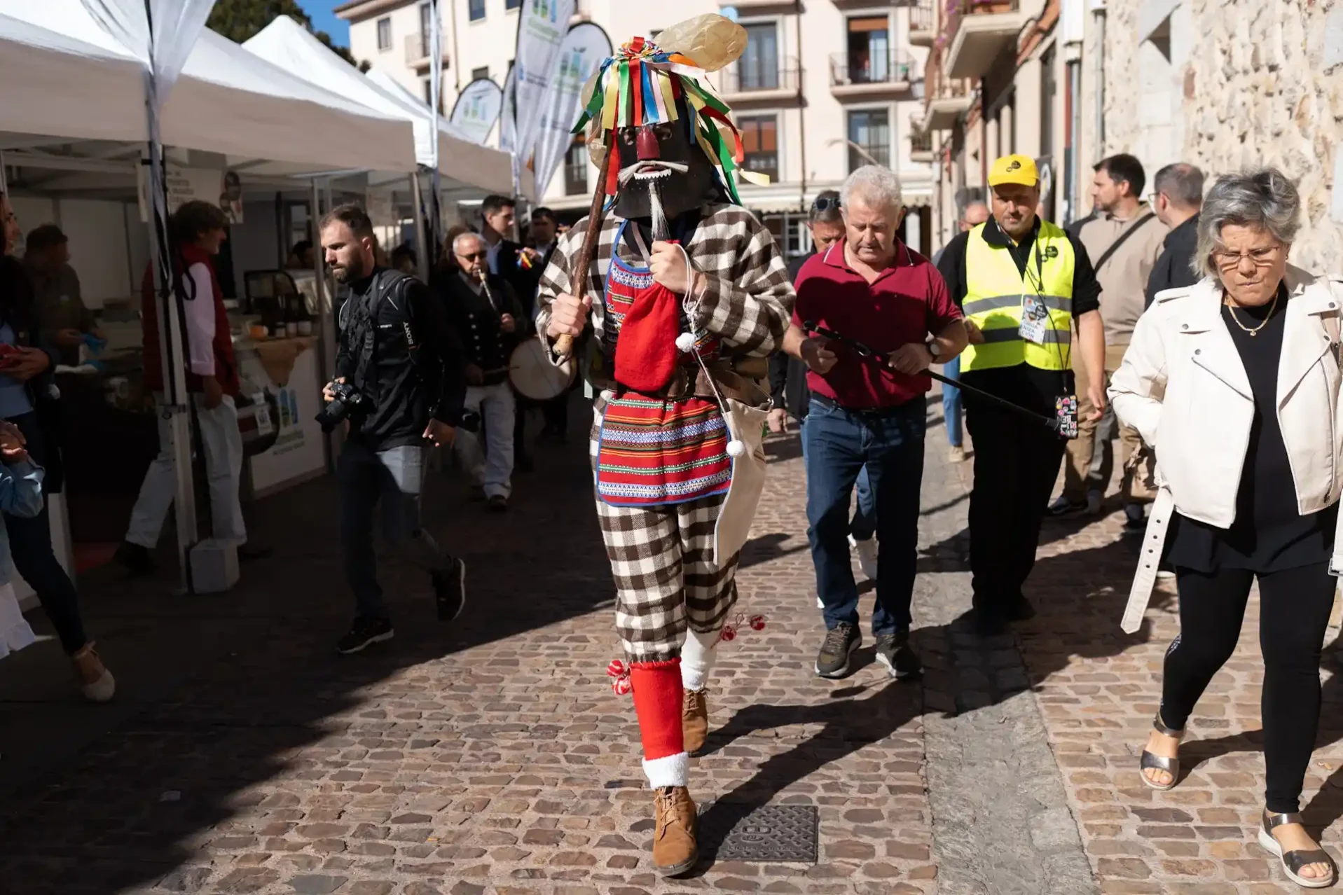 Las mascaradas participan en Fromago.