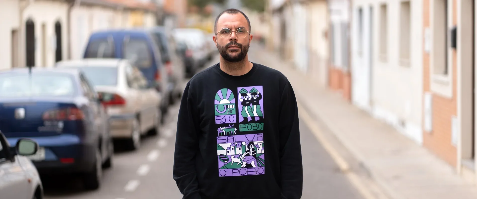 Javier Novo posa en la calle Remesal. Foto Emilio Fraile.