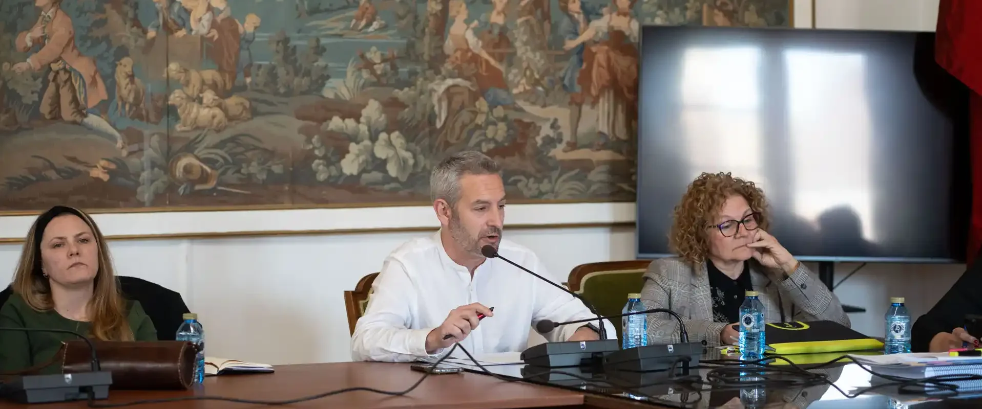 Vicenta Gil-Negrete, a la derecha de la imagen, junto a Carlos Rodríguez. Foto Emilio Fraile