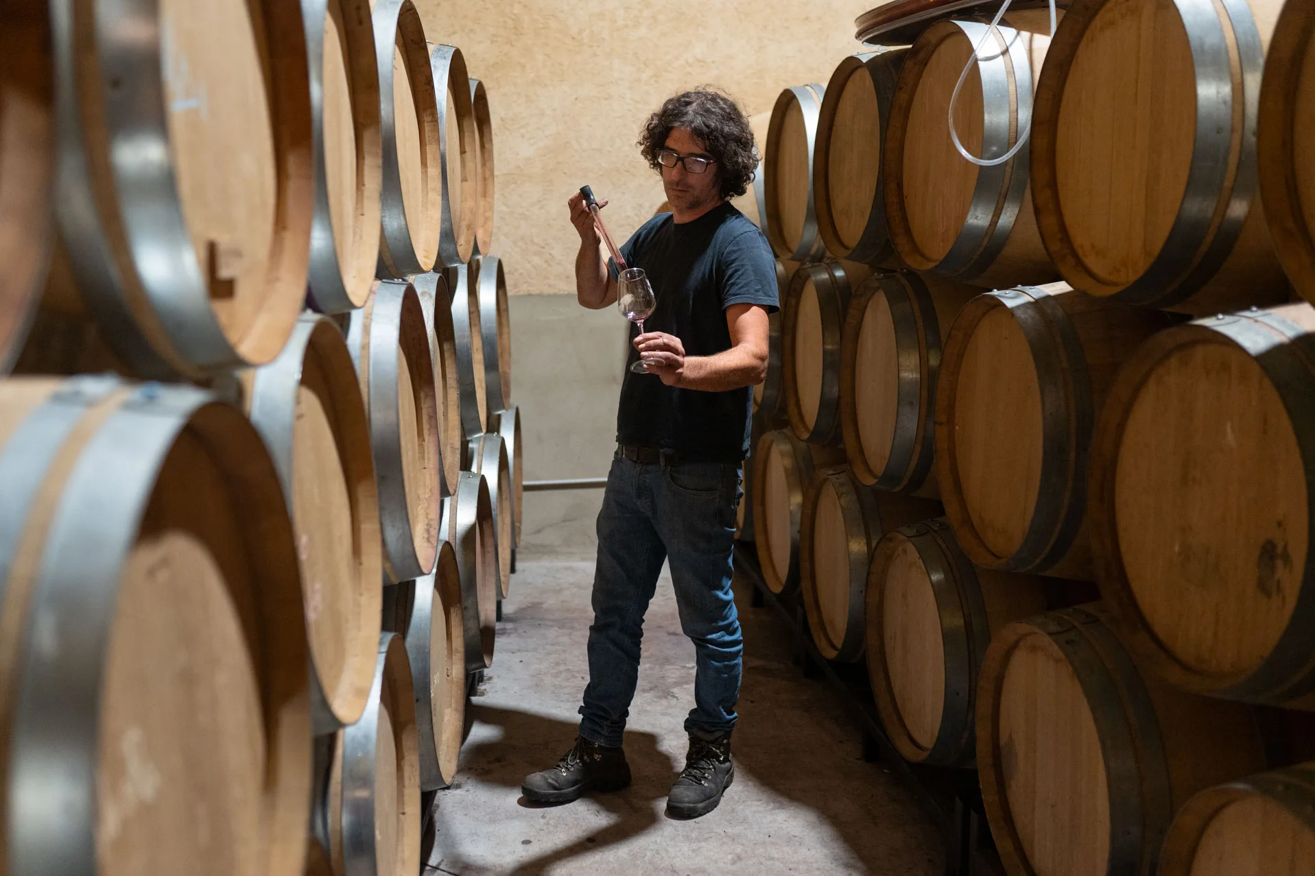 Jose Manuel Beneitez en su bodega de Formariz. Foto Emilio Fraile.