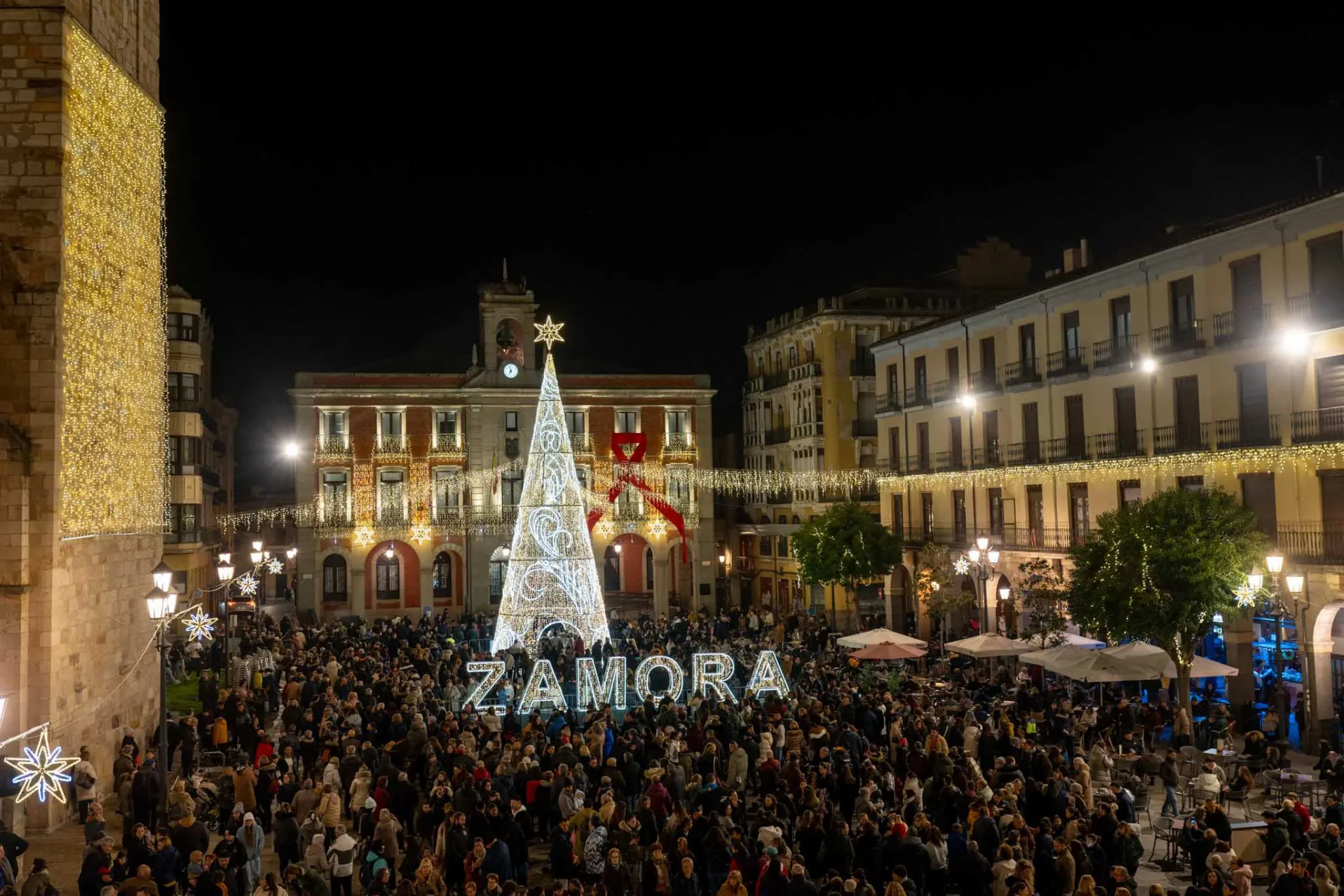 Encendido de las luces de Navidad en la Plaza Mayor. Foto Emilio Fraile.