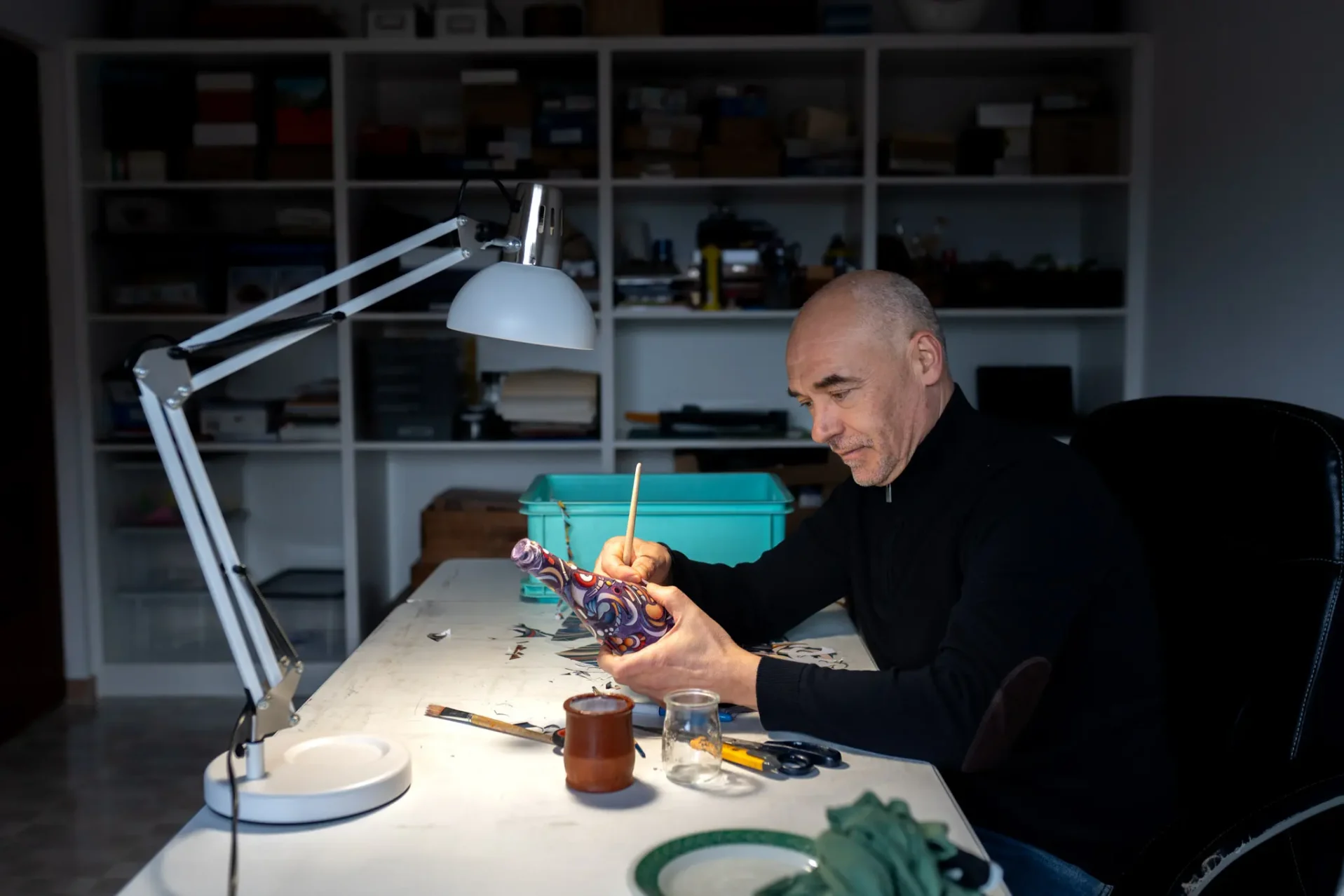 Jesús Aguado trabaja en una de sus obras. Foto Emilio Fraile.