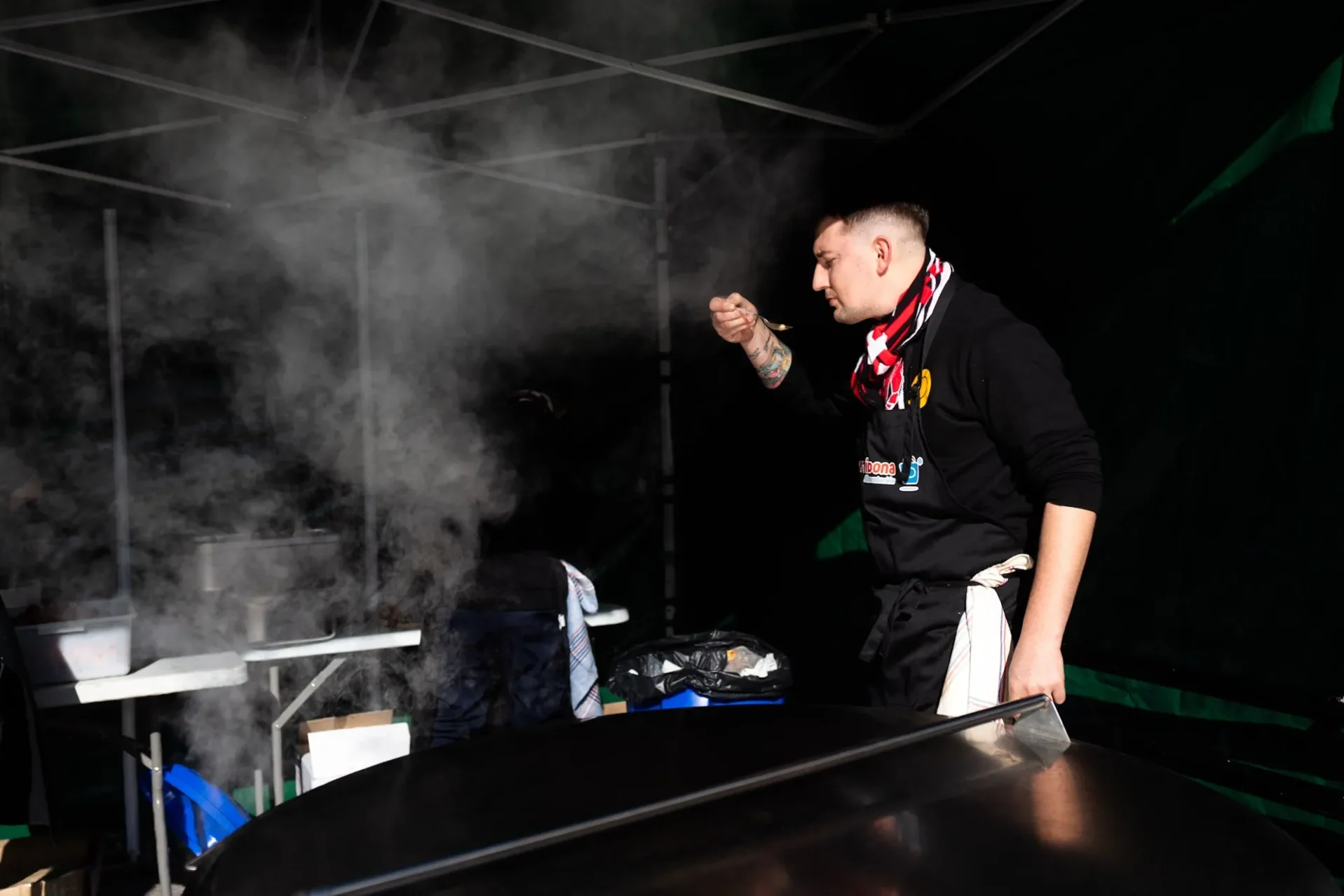 Sanantonada en la Plaza Mayor de Zamora, con el influencer Cocina Derecho, a favor de Azayca. Foto Emilio Fraile