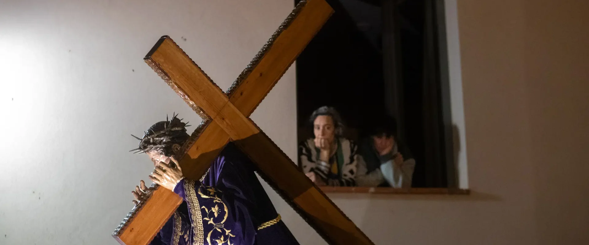 El Cristo de San Frontis sube la cuesta de Pizarro. Foto Paloma V. Escarpa.
