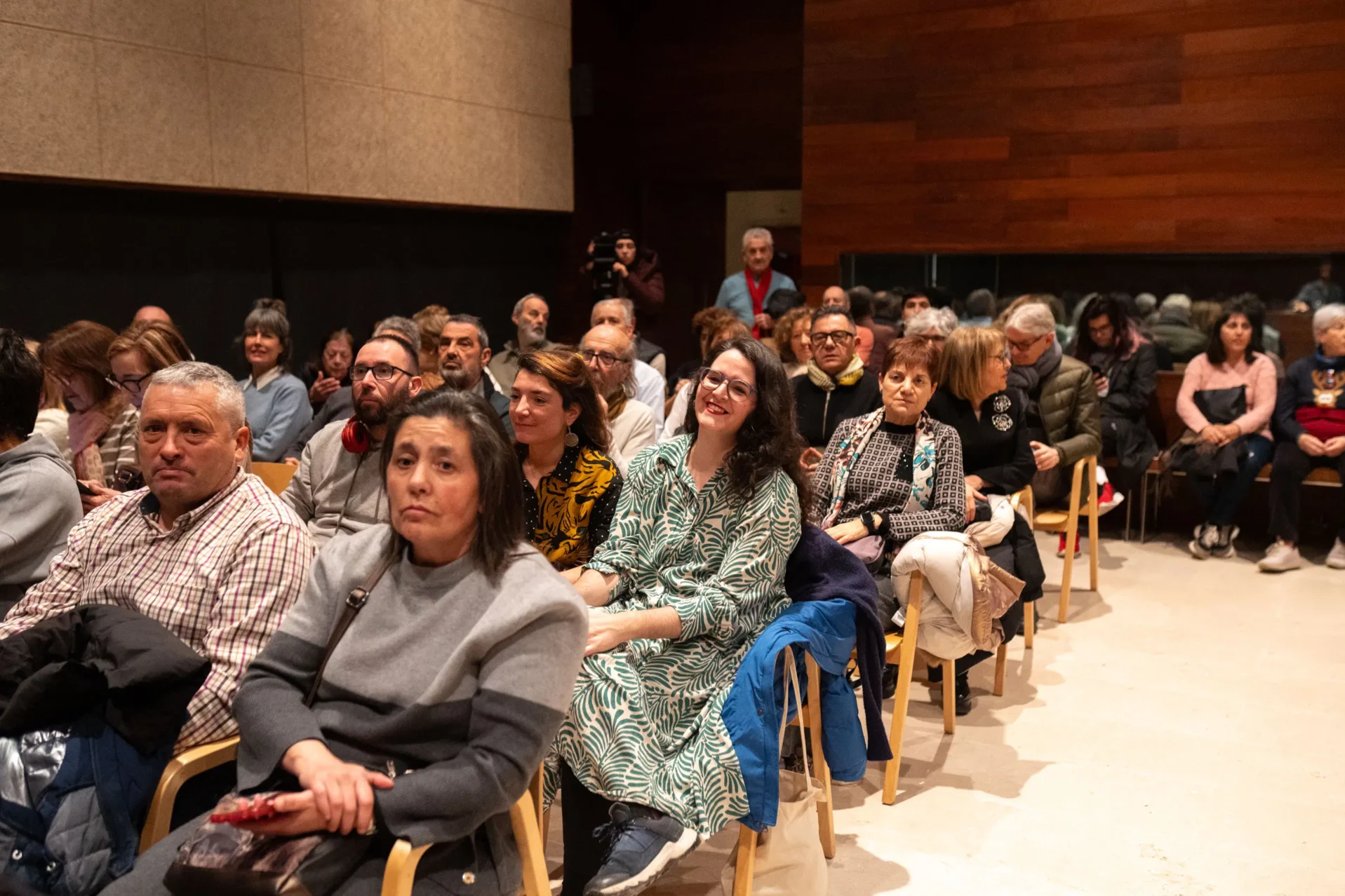 Público asistente a la presentación. Foto Emilio Fraile.