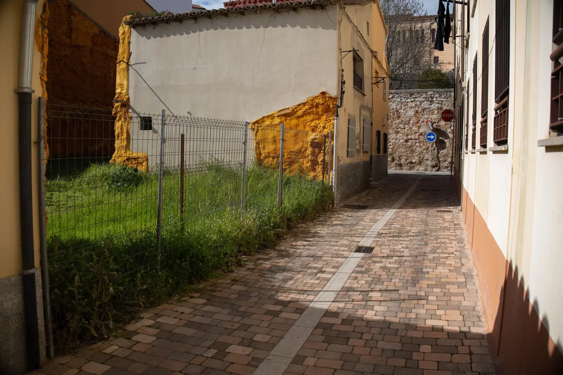 Solares en el barrio de La Horta. Foto Emilio Fraile.