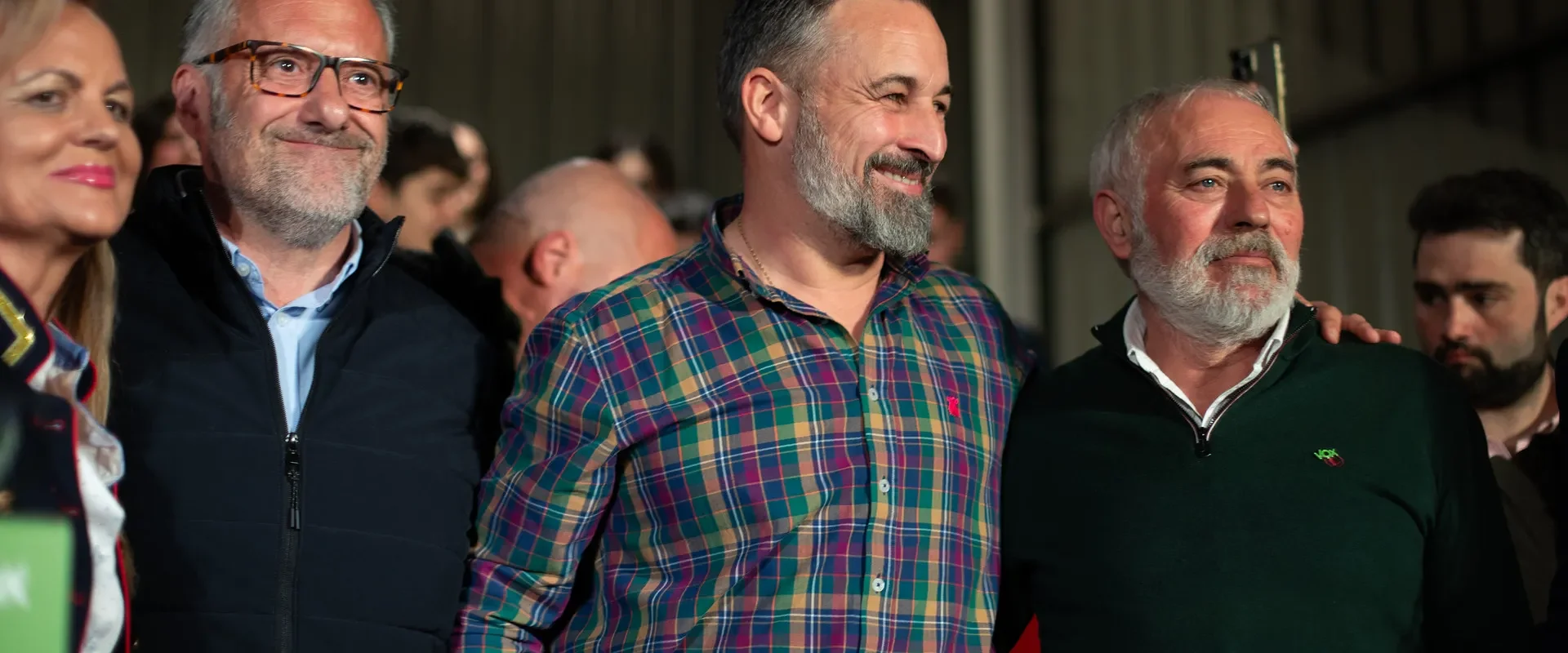 Carlos Pollán, entre Marisa Calvo y Santiago Abascal, en un acto del partido en Zamora. Foto Paloma V. Escarpa