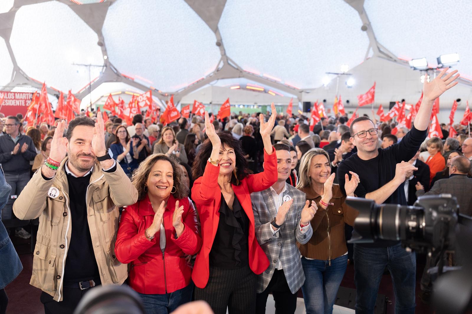 Miembros del PSOE de Zamora, en el acto de cierre de campaña en Valladolid. Foto Emilio Fraile