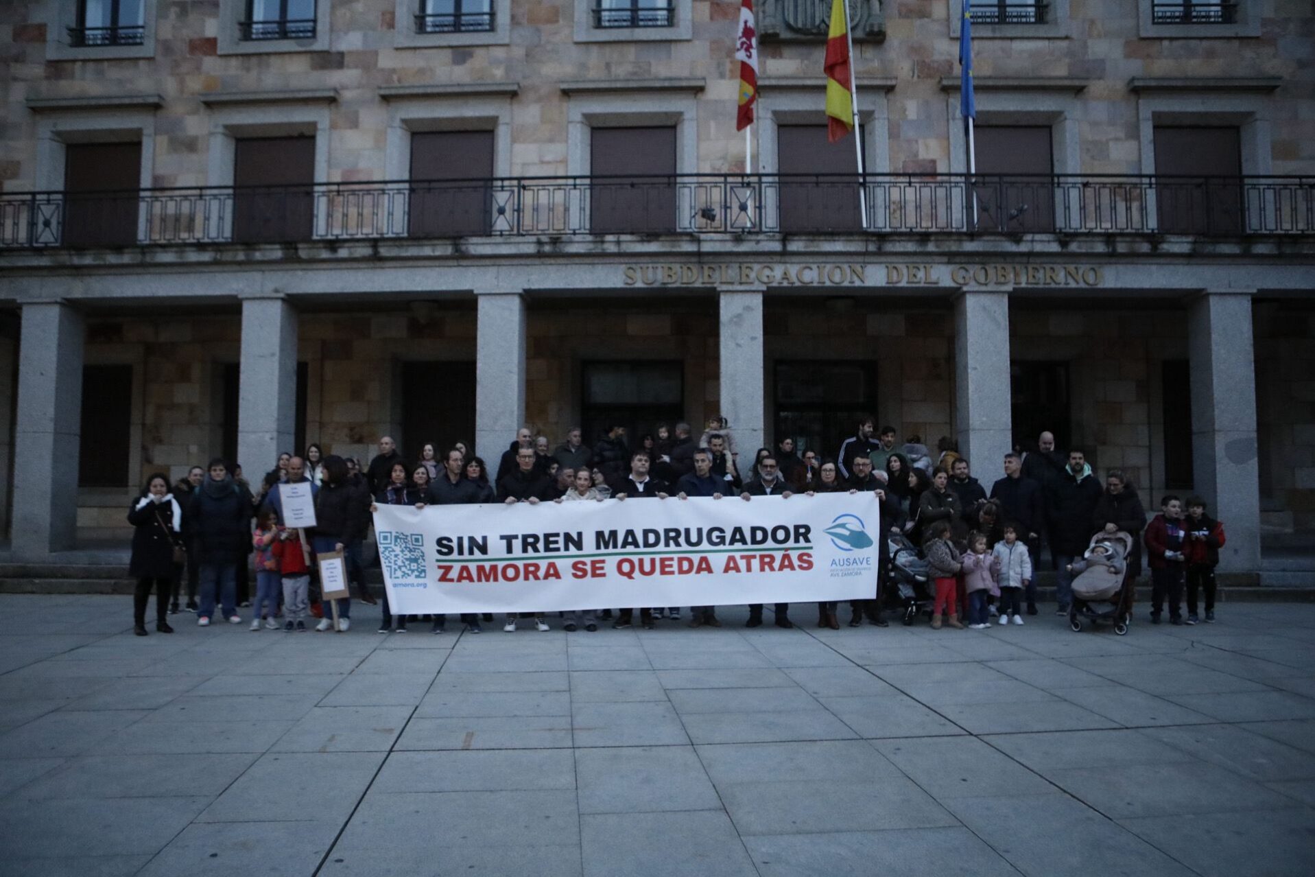 Manifestación de la Asocición de Usuarios de Alta Velocidad de Zamora. Foto Paloma V. Escarpa