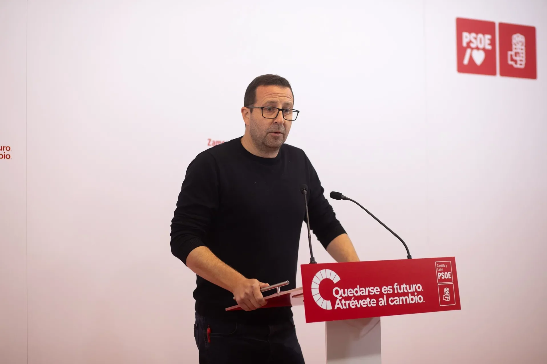 Iñaki Gómez, en la sede del PSOE de Zamora. Foto Paloma  V. Escarpa