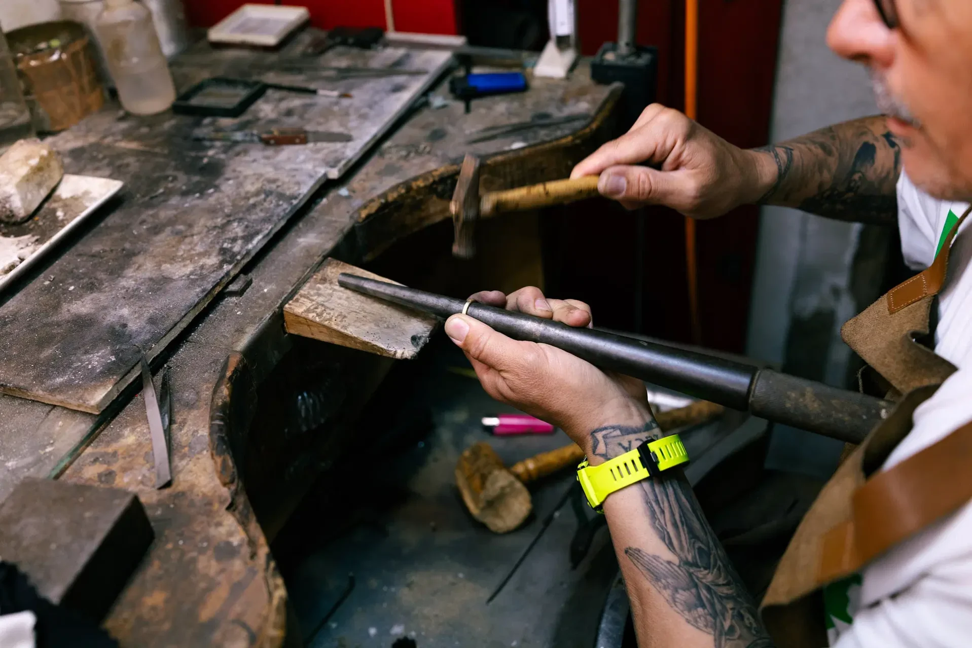 Marcos González trabaja en una alianza. Foto Emilio Fraile.